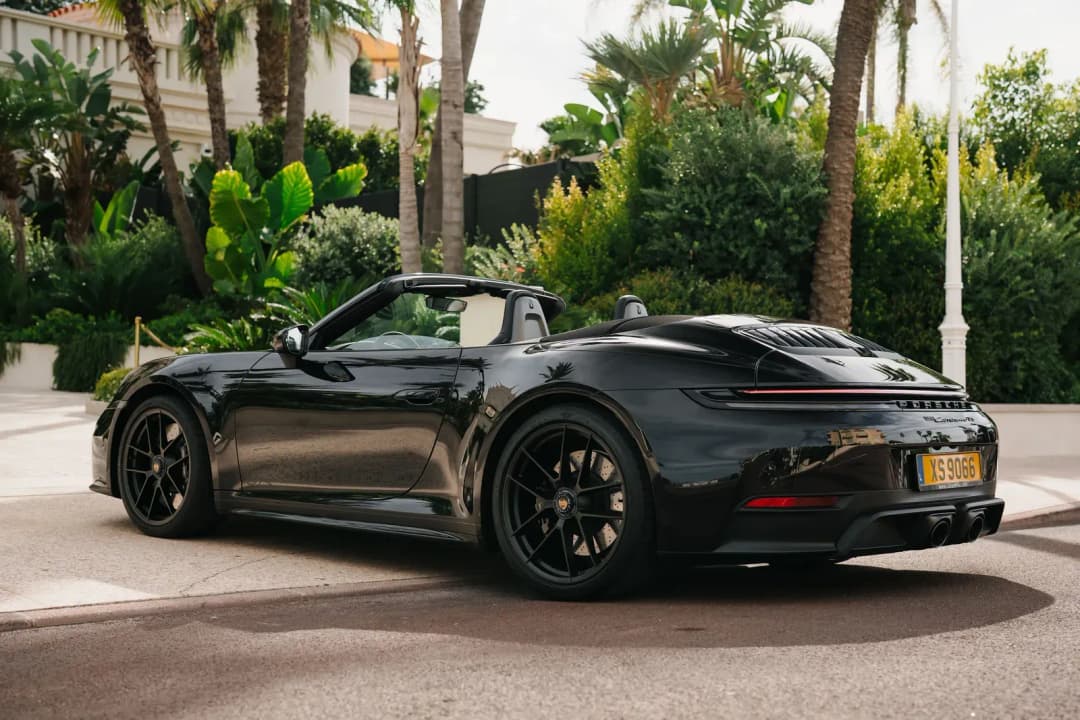 Porsche 911 Carrera 4 GTS Cabriolet (992.2) — photo 2