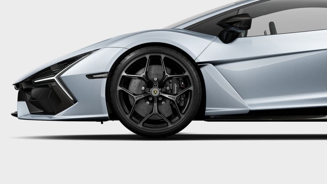 Lamborghini Revuelto — photo 4